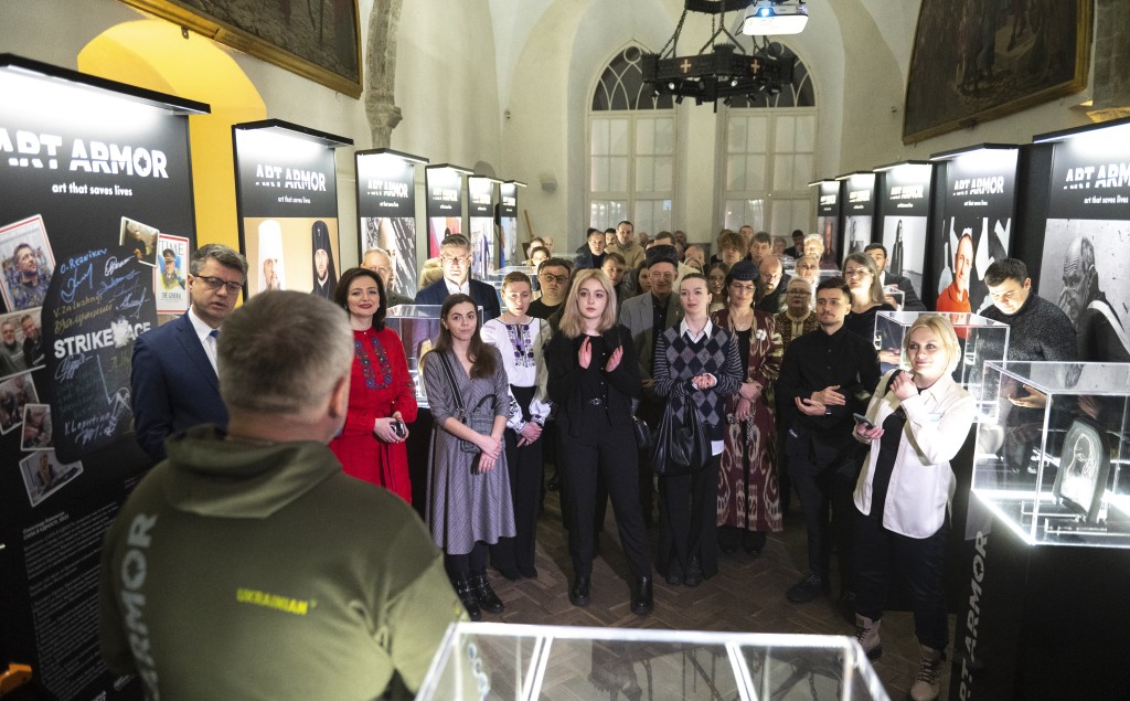 Välisminister Urmas Reinsalu avas Tallinnas kaks Ukraina-teemalist näitust, 26.02.2023