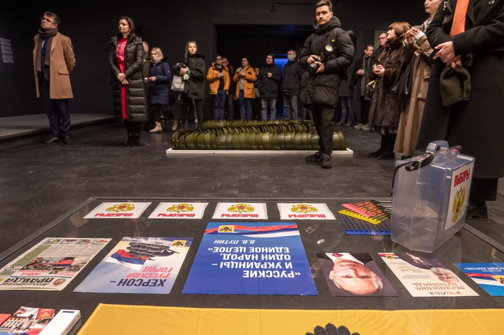 Välisminister Urmas Reinsalu avas Tallinnas kaks Ukraina-teemalist näitust, 26.02.2023